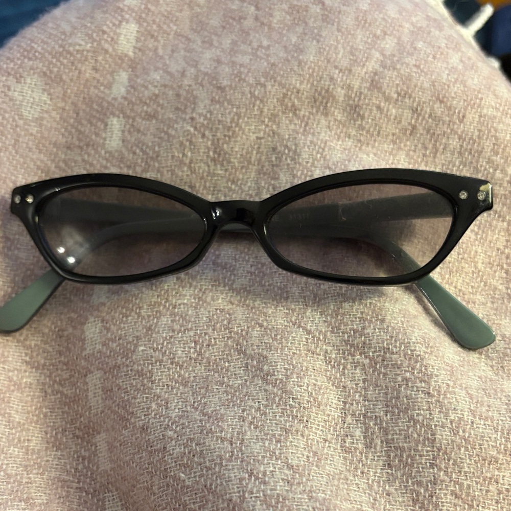 Authentic late-90s/Y2K Black Cat-Eye Glasses